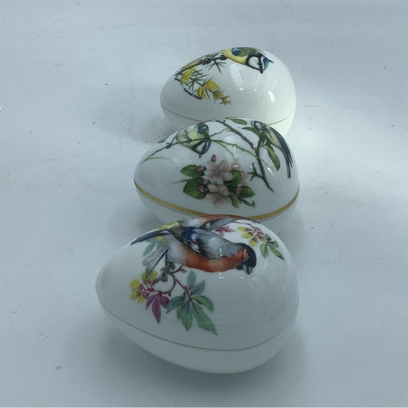 Three English Bone China Egg - Shaped Trinket Boxes with Bird Design - Picture 3 of 9